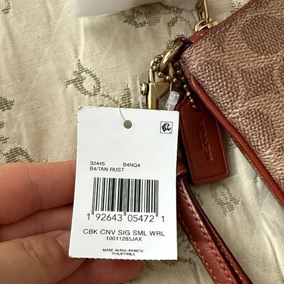 Coach NWT Signature Rust and Tan Wristlet - Picture 13 of 14